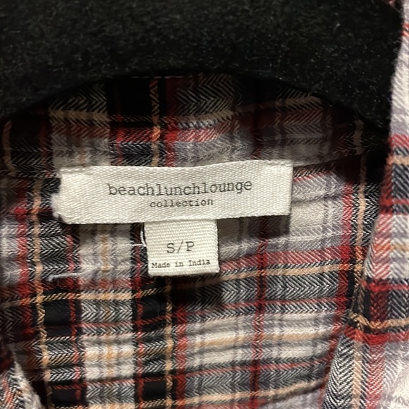 Button down - Picture 2 of 3